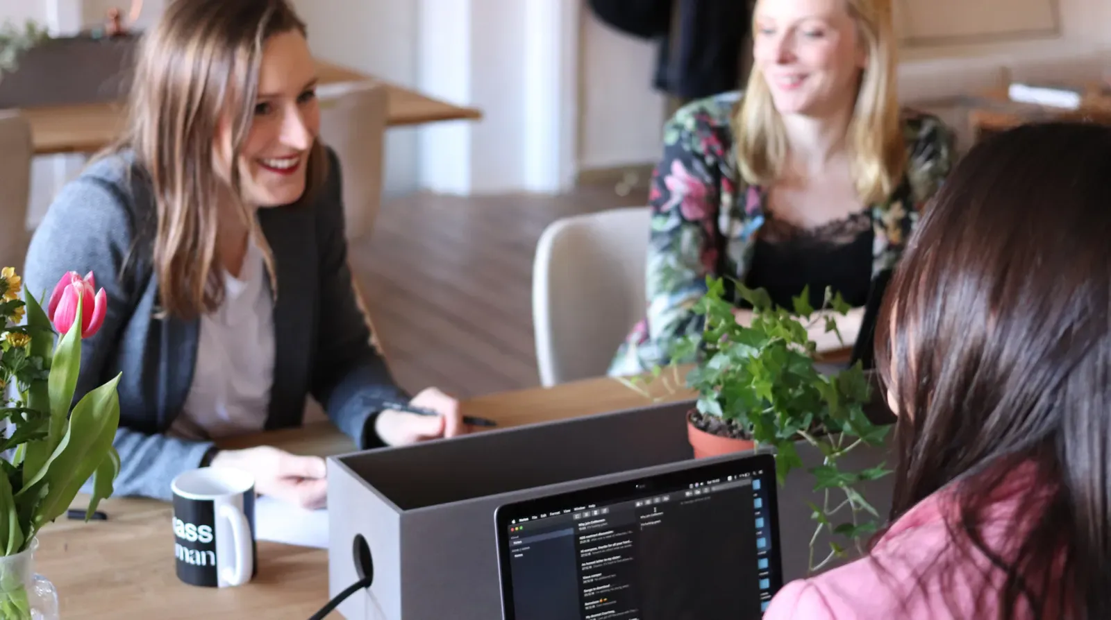 Cowomen en Unsplash